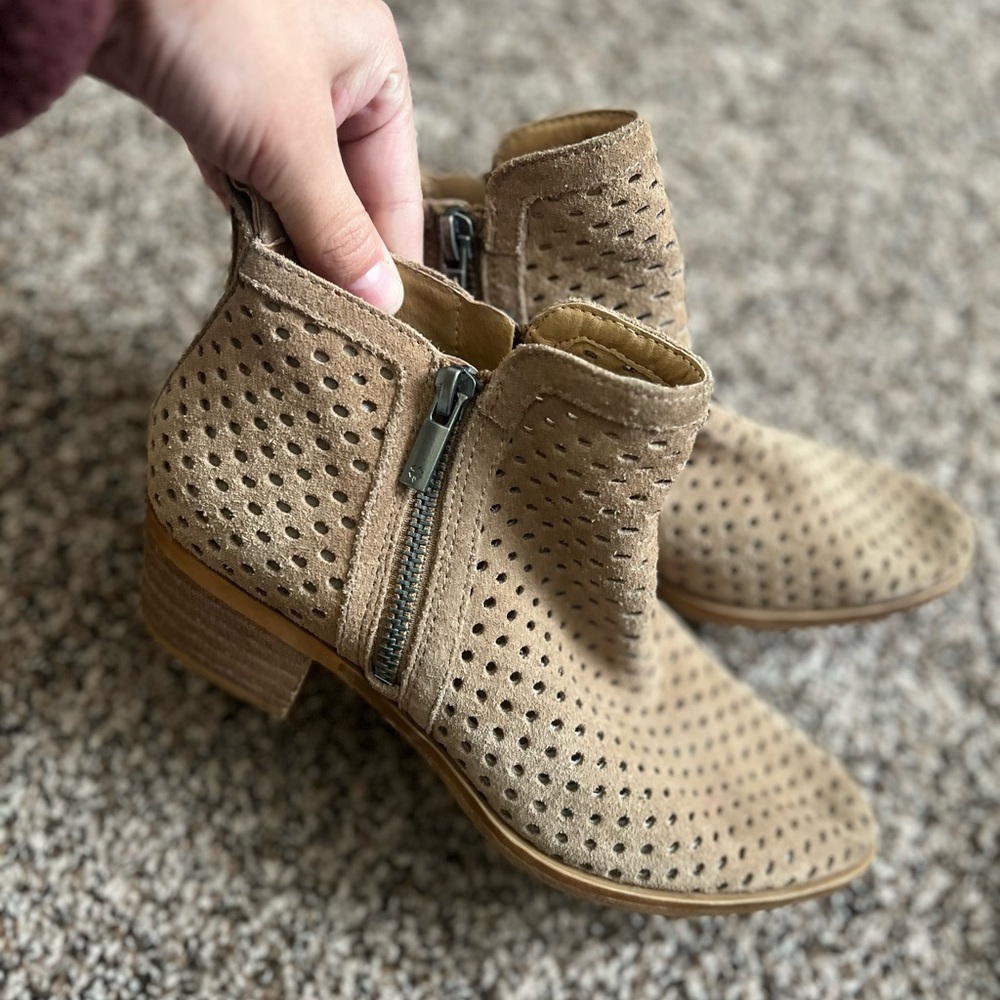 Lucky Brand Tan Ankle Boots